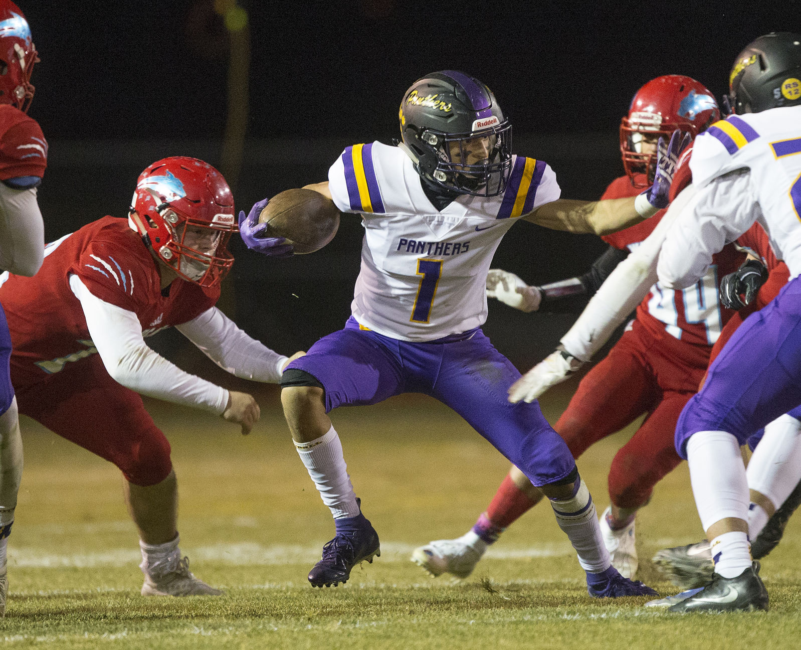 191108-sportslocal-eastmontwenatcheefball 03.jpg